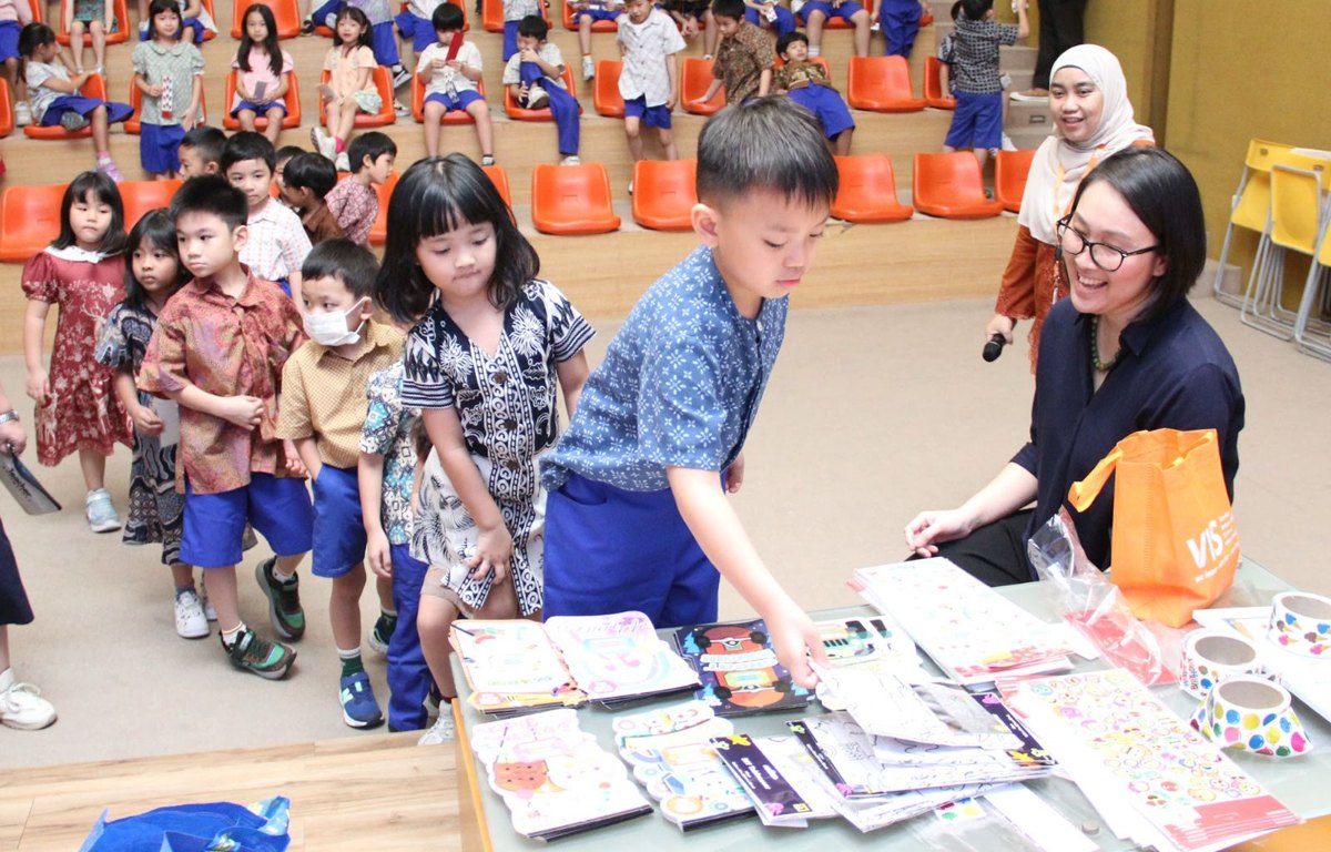 Children connecting with their school community